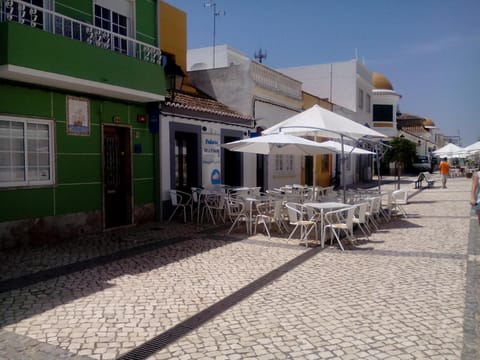 Restaurant/places to eat, Shopping Area