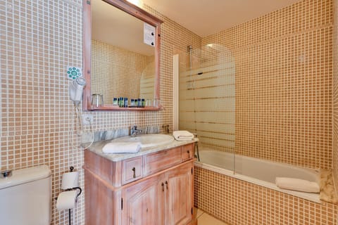 Bathroom, Bath, towels