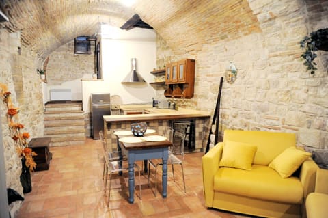 O rosa bella Appartamento via savelli della porta 24 House in Gubbio