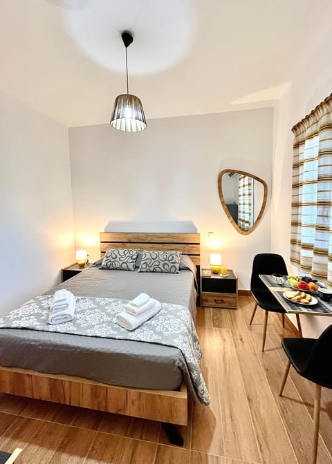 Bed, Summer, TV and multimedia, Coffee/tea facilities, Balcony/Terrace, Balcony/Terrace, Photo of the whole room, Dining area, Beach, Bedroom, Breakfast, cot, Parking, internet, internet, towels, towels, air conditioner, air conditioner