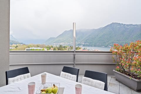 Balcony/Terrace, Lake view