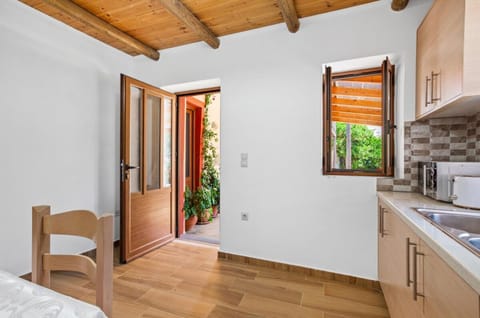 Maria's House with View in Kambos House in Crete