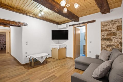 Maria's House with View in Kambos House in Crete