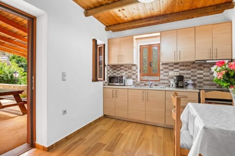 Maria's House with View in Kambos House in Crete