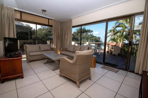 Patio, Communal lounge/ TV room, Day, Balcony/Terrace, Living room, Seating area