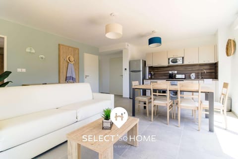 Kitchen or kitchenette, Living room, Seating area, Dining area, dishwasher, oven