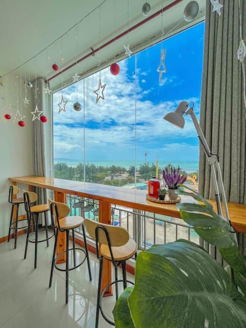 Natural landscape, View (from property/room), Balcony/Terrace, Living room, Seating area, Sea view