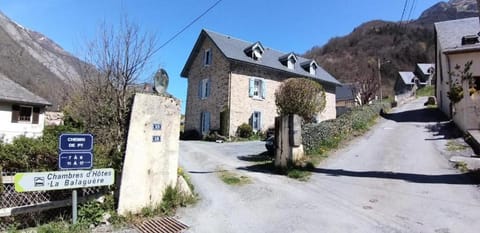Property building, Neighbourhood
