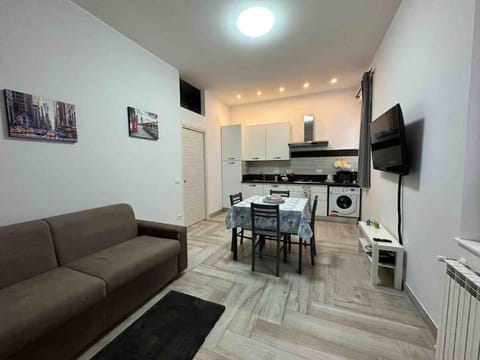 Communal lounge/ TV room, TV and multimedia, Kitchen or kitchenette, Living room, Seating area, Dining area