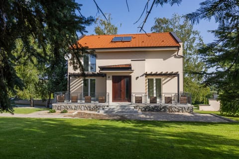 Property building, Garden view