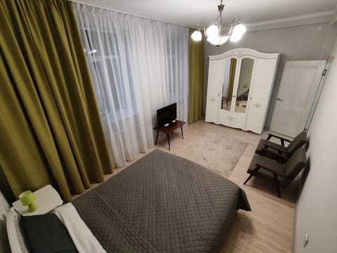 Photo of the whole room, Bedroom, hair dresser, wardrobe