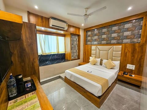 Bed, Coffee/tea facilities, Bedroom, wardrobe, air conditioner