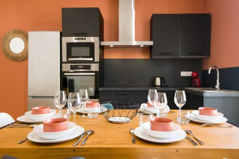 Kitchen or kitchenette, Food and drinks, Dining area, Food, minibar, pet friendly, stove, toaster
