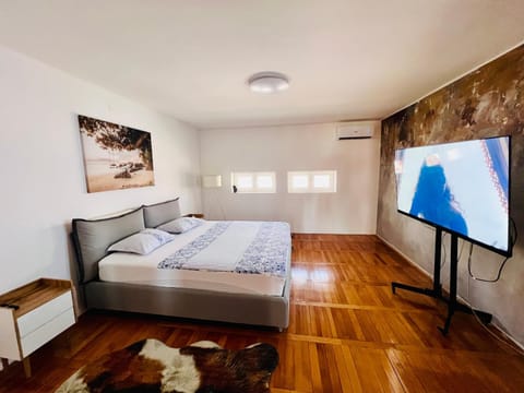 City Center Square DeLuxe Nest Apartment in Podgorica