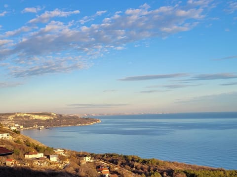 Nearby landmark, Natural landscape, Photo of the whole room, Sea view