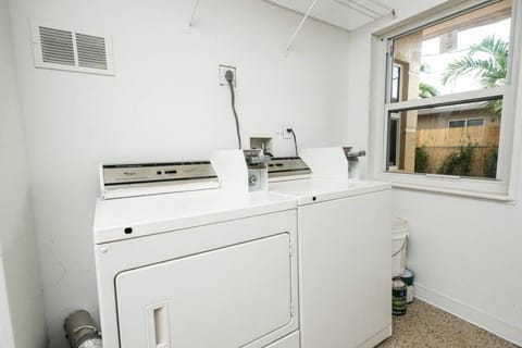 Ocean Flats 1 - Lauderdale-by-the-Sea Apartment in Lauderdale-by-the-Sea