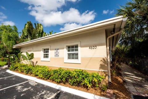 Ocean Flats 2 - Lauderdale-by-the-Sea Apartment in Lauderdale-by-the-Sea