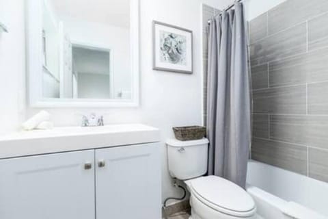 Heart Of Wilton 1 Recently Remodeled Apartment in Wilton Manors