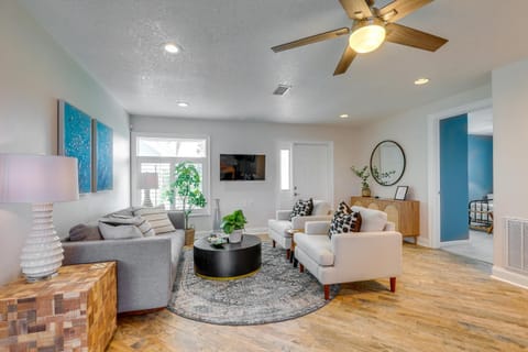 Luxury Gem with Private Pool and Dock in Apollo Beach House in Apollo Beach