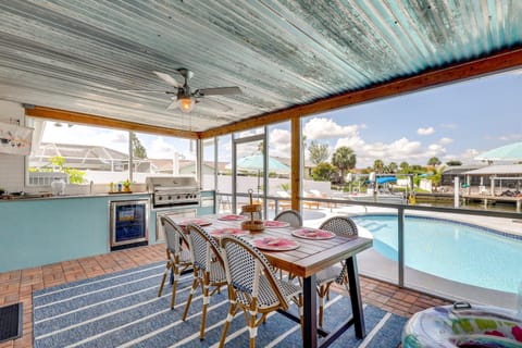Luxury Gem with Private Pool and Dock in Apollo Beach House in Apollo Beach