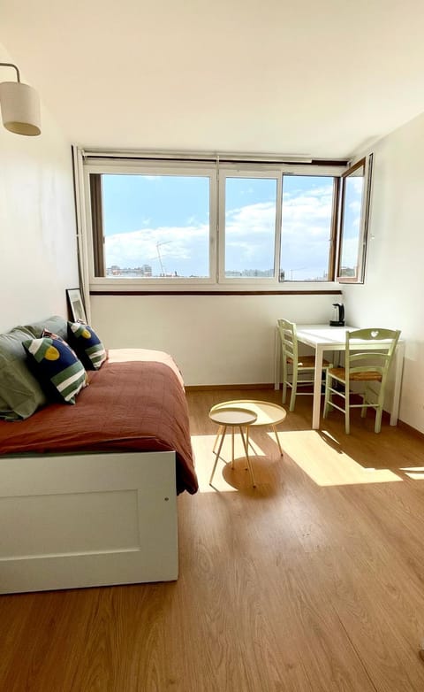 Bed, Summer, View (from property/room), Seating area, City view, Garden view, Sunrise