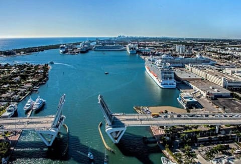 Heart of Wilton 3 Recently Remodeled Apartment in Wilton Manors