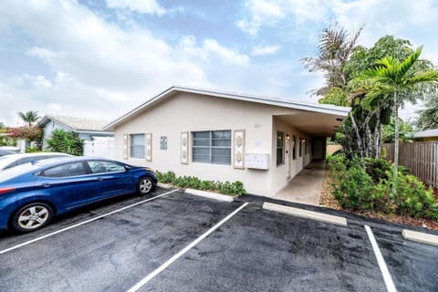 Heart of Wilton 3 Recently Remodeled Apartment in Wilton Manors