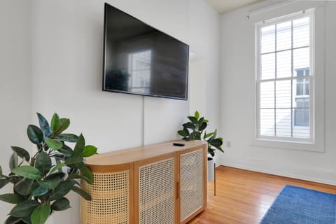 Guthrie Coke Lofts, Walkable Entertainment Apartment in Louisville