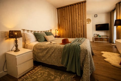 Bed, Area and facilities