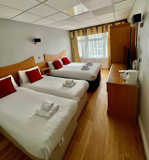 Bed, Coffee/tea facilities, Bedroom, wardrobe