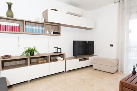 TV and multimedia, air conditioner