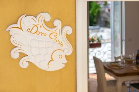 Facade/entrance, Decorative detail