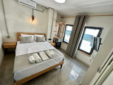 Bed, Photo of the whole room, Bedroom, towels, air conditioner