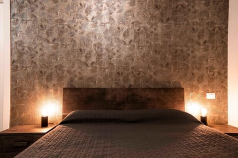 Bed, Decorative detail, Bedroom, heating, towels, air conditioner