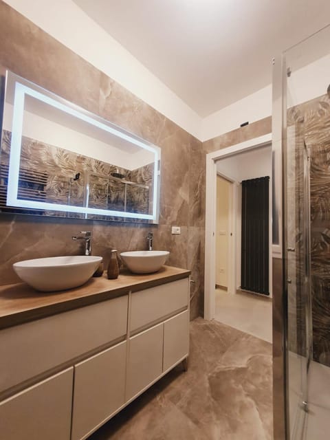 Shower, Bathroom, bidet