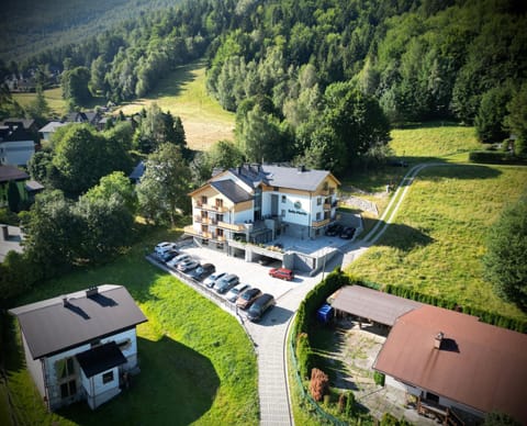 Property building, Day, Neighbourhood, Natural landscape, Bird's eye view, Mountain view, Street view, Parking