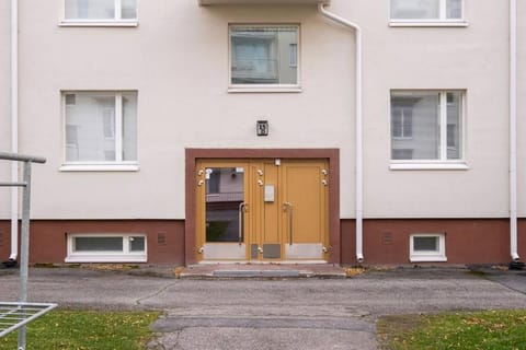 Tilava ydinkeskustakaksio ilmaisella lämmitys-tolpallisella autopaikalla Apartment in Finland