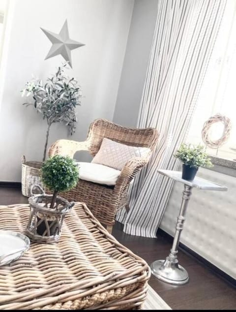 Tilava ydinkeskustakaksio ilmaisella lämmitys-tolpallisella autopaikalla Apartment in Finland