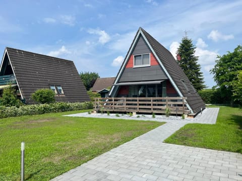 Property building, Garden, Balcony/Terrace