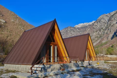 Property building, Nearby landmark, Balcony/Terrace, Mountain view, Area and facilities, Family