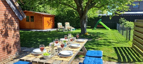 Spring, Food close-up, Day, Garden, Food and drinks, Dining area, Food, Garden view, Drinks