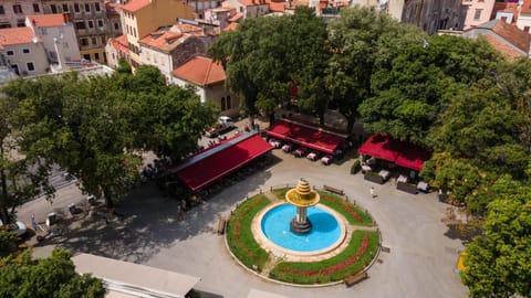 Nearby landmark, Neighbourhood, City view, Street view, Location