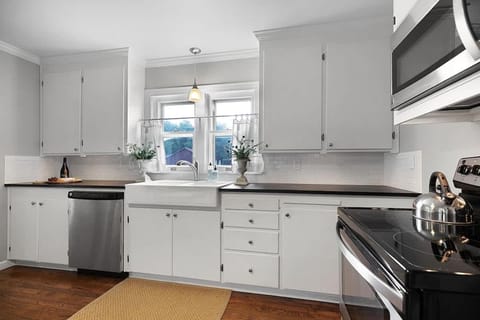 Kitchen or kitchenette, kitchen