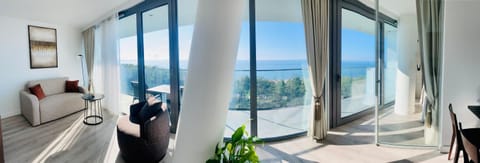 Photo of the whole room, Seating area, Sea view