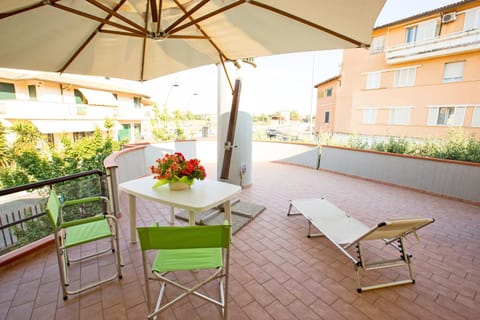 Patio, Spring, Day, View (from property/room), Balcony/Terrace, Balcony/Terrace, Seating area, Dining area, sunbed