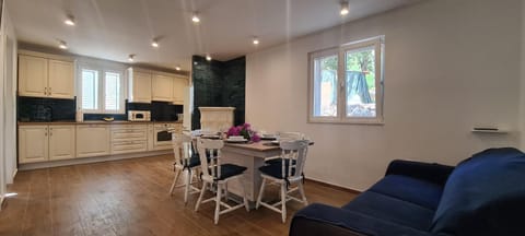 Living room, Dining area