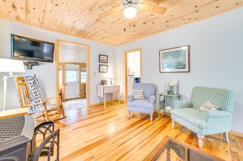 Enchanted Lake Huron Cottage with Beach Access! House in Michigan