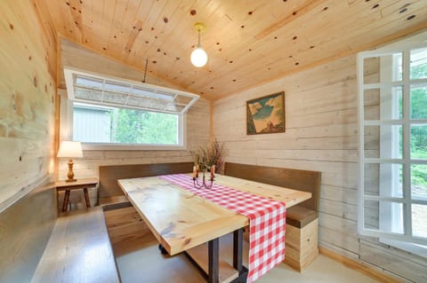 Enchanted Lake Huron Cottage with Beach Access! House in Michigan