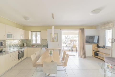Balcony/Terrace, Balcony/Terrace, Seating area, Dining area, kitchen, air conditioner, air conditioner