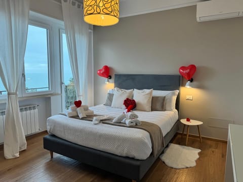 Bed, Photo of the whole room, Bedroom, towels, air conditioner